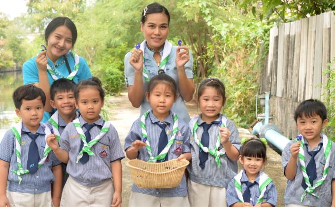 เก็บดอกอัญชัน เพื่อทำน้ำสมุนไพรแจกนักกีฬา  