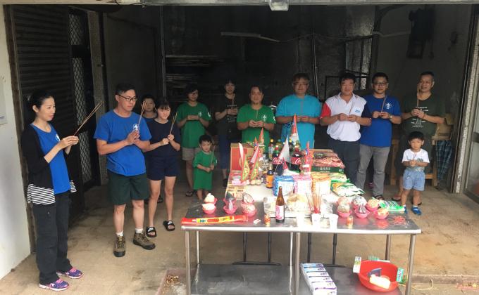 中元普渡拜拜 prayer for safe and health during Chinese ghost festival