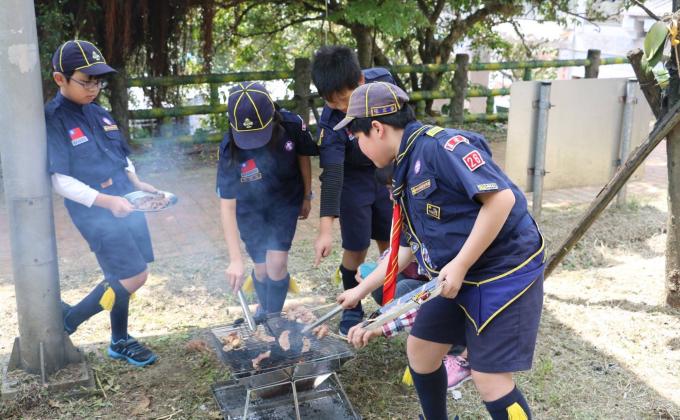 After hard working, it BBQ time!