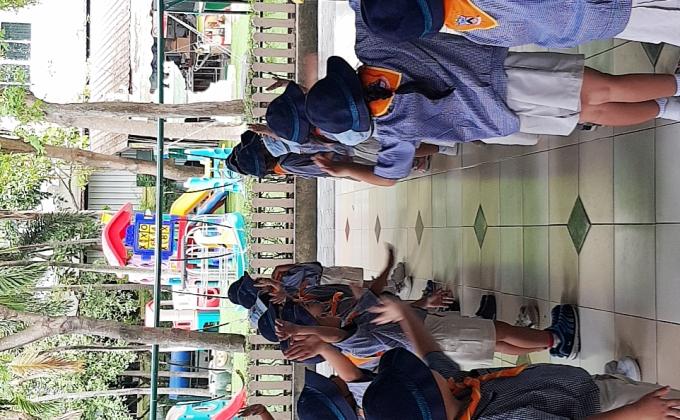 สอนลูกเสือให้รู้จัก ซ้าย-ขวา