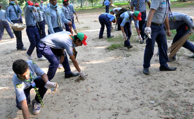 Scouts of Bangladesh cleaning Oldest and biggest Park (RAMNA PARK) of Dhaka city.