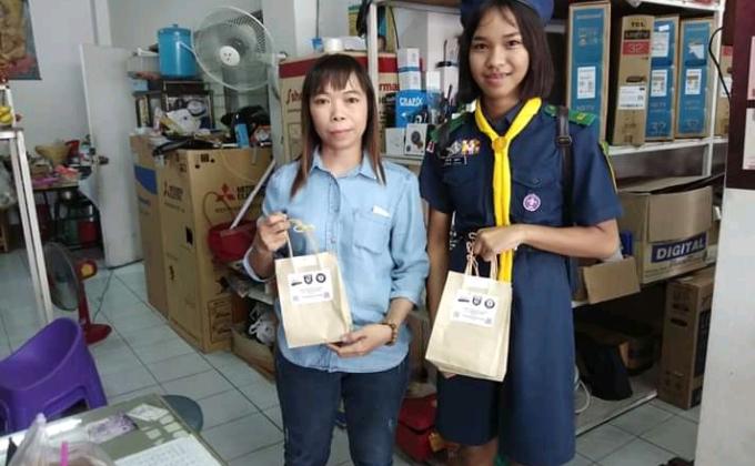 ช่วยทางวิทยาลัยขายใข่เค็มเพื่อช่วยเหลือการเกิดอุทกภัยที่อินโดนีเซีย