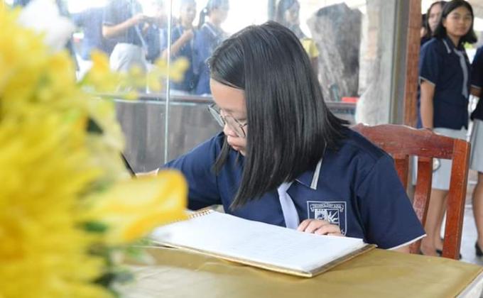 ร่วมพิธีลงนามถวายพระพรชัยมงคล