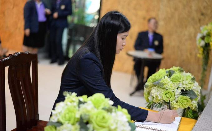 ร่วมลงนามถวายพระพร