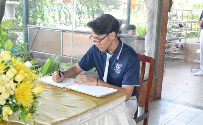 ลงนามถวายพระพรวันพ่อ