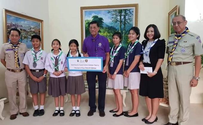 ร่วมนำเงินช่วยเหลือผู้ประสบภัย