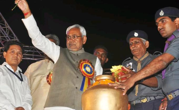 मुख्यमंत्री श्री नीतीश कुमार जी के साथ जिला संगठन आयुक्त वैशाली ऋतुराज