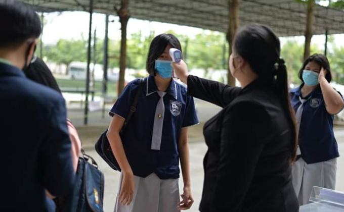 ตรวจวัดอุณหภูมิเพื่อเข้าวิทยาลัย