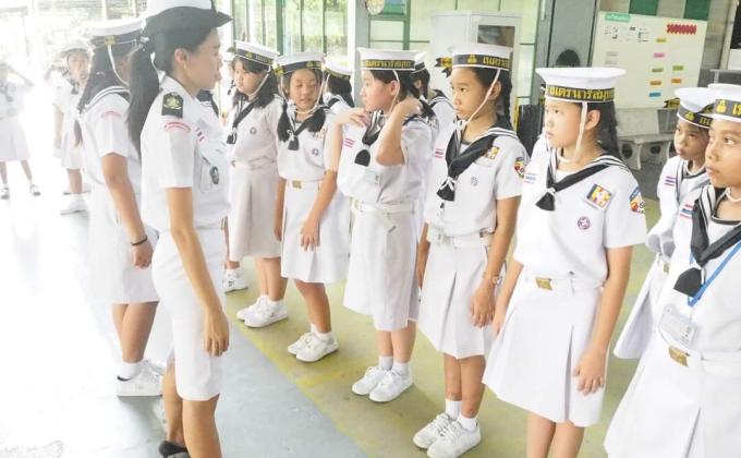 ตรวจเครื่องแบบ