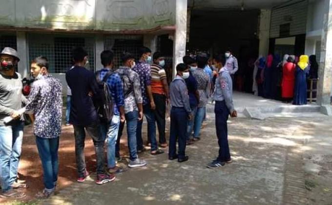 একাদশ শ্রেণির শিক্ষার্থী ভর্তি কার্যকমে সহযোগীতা 