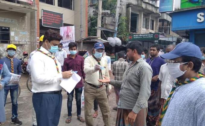 করোনা কালিন সময়ে জেলাপ্রশাসন এর সাথে বিভিন্ন জায়গায় মাস্ক বিতরন।