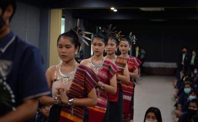 รำวันครู