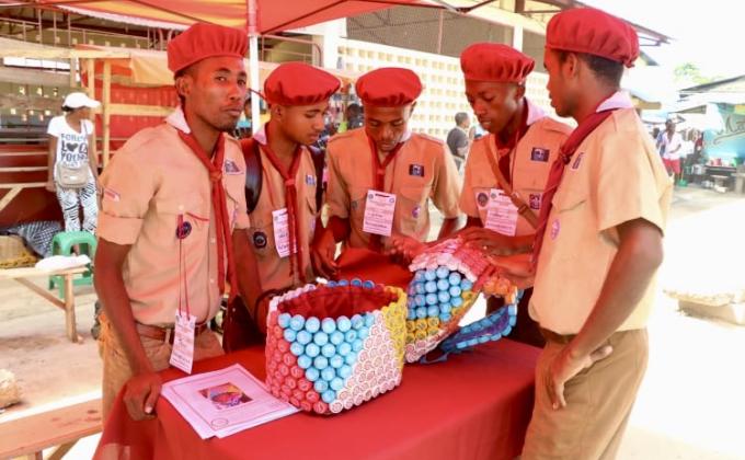 Les "Tily/Scouts"  s'engagent à recycler le plastique