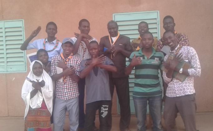 LEADERSHIP TRAINING BASIC SKILLS/ FORMATION DE BASE SUR LE LEADERSHIP POUR LES JEUNES CHEFS d'unités 