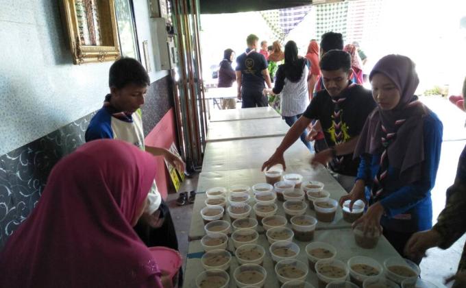 Pengagihan Bubur Lambuk di Bulan Ramadhan Kepada Penduduk Kampung Panji Alam 
