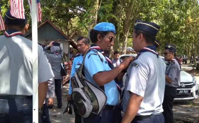 Buluh Ditebing, Parang Ditangan KMJIRFJ2018