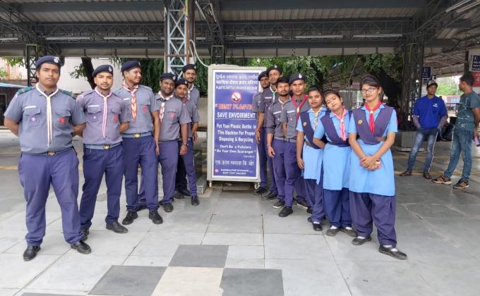 RALLY TO EDUCATE PUBLIC ON PLASTIC BAN IN RAILWAY STATION  143K