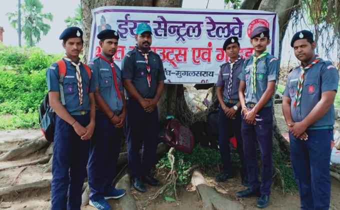 piktarpak Mela me sewa dete hue. 