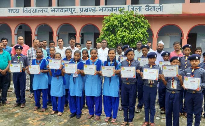 दिव्यांग मतदाताओं की सेवा में लगे स्काउट गाइड जिला प्रशासन ने किया सम्मानित
