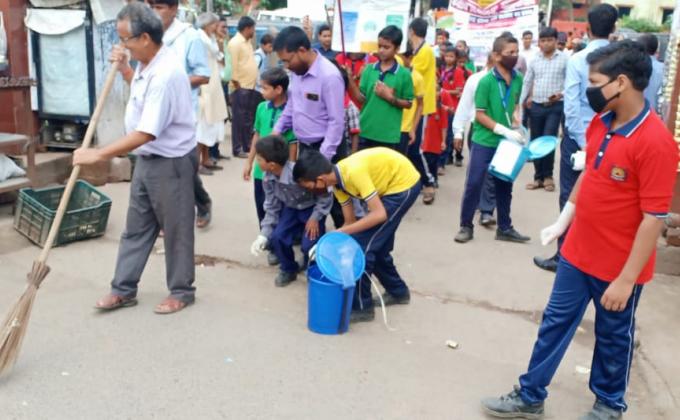 Cleaning our country by children of k.v and scouts