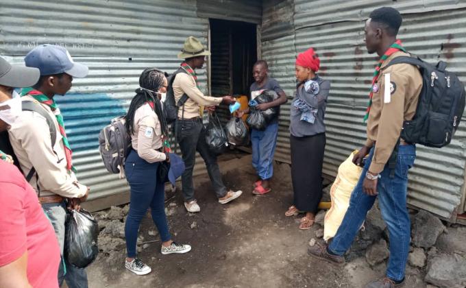 LES SCOUTS DE GOMA EN CARAVANE HUMANITAIRE POUR LES SINISTRES DE L’ERUPTION DU  NYIRAGONGO
