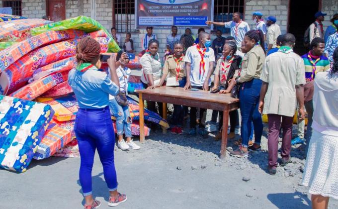 LES SCOUTS DE GOMA EN COLLABORATION AVEC LE CLUB ROTARY AU CHEVET DES SINISTRES DU NYIRAGONGO