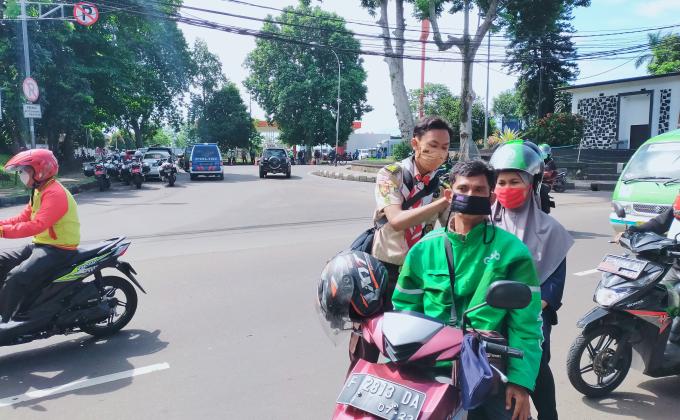 Bogor City Regency Council Scout West Java - 500 Masks Program for Community Residents, Public Riders and Online


