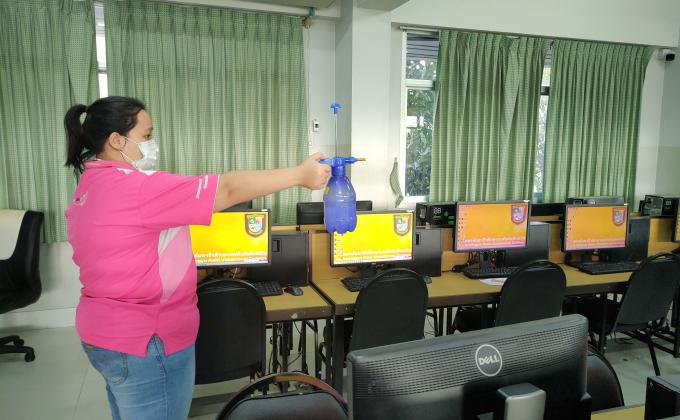 ดูแลสถานที่ รักษาความสะอาดห้องปฏิบัติการคอมพิวเตอร์