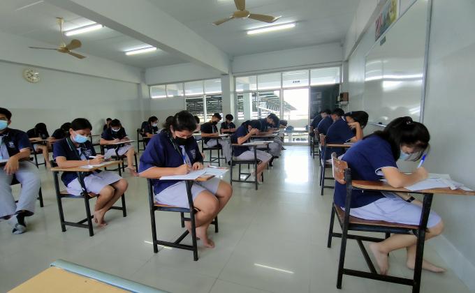 เป็นคณะกรรมคุมสอบกลางภาค