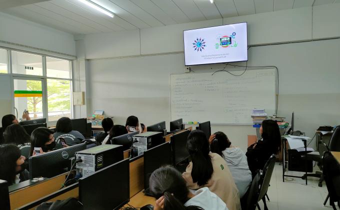 ให้ความรู้นักเรียนเรื่องการใช้เทคโนโลยีแบบไม่ผิด พรบ. คอมพิวเตอร์