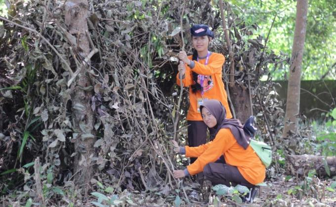 PERKEMAHAN KAMPUNG WIRAKARYA PLAKAT TINGGI MEMBANGUN MIMPI DI PELOSOK SUMSEL