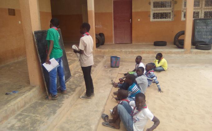 Signes de piste par les louveteaux de la 15ème dakar