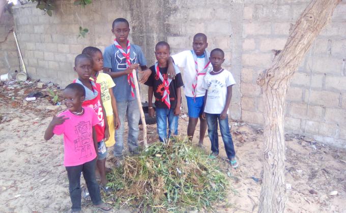 Activité environnementale des louveteaux de la 15ème Dakar 