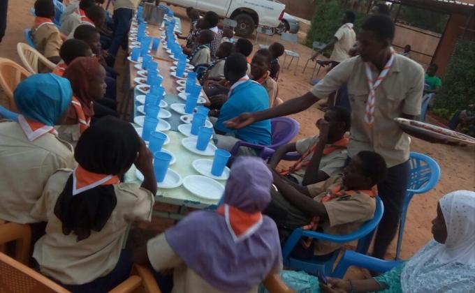 SCOUTS DU NIGER: RUPTURE COLLECTIVE  DES JEUNES/SPECIAL RAMADAN, UNE FRATERNITÉ SCOUTE EN COMPAGNIE DUNE ASSOCIATION DES HANDICAPÉS.