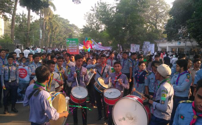 আনন্দ শোভাযাত্রায় অংশগ্রহণ