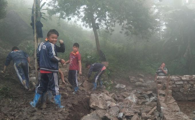 Construction of Toilets for the Monks of Phagchu 