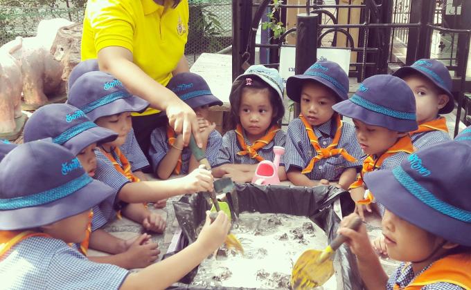 ช่วยกันปลูกข้าว