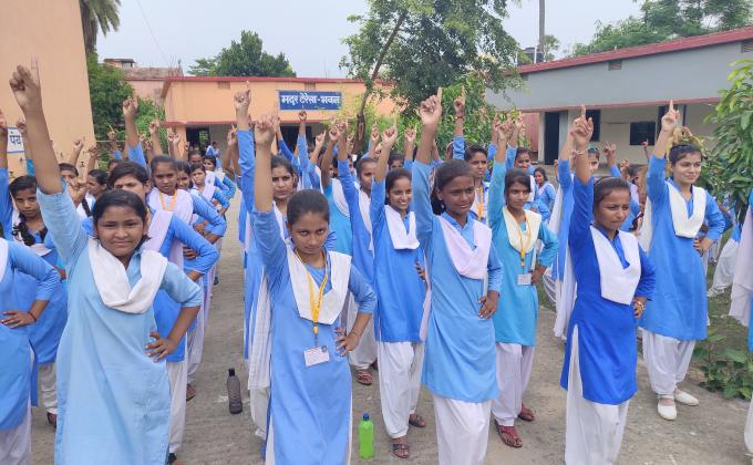 लड़कियों के आत्मविश्वास को बढ़ाने हेतु प्रशिक्षण