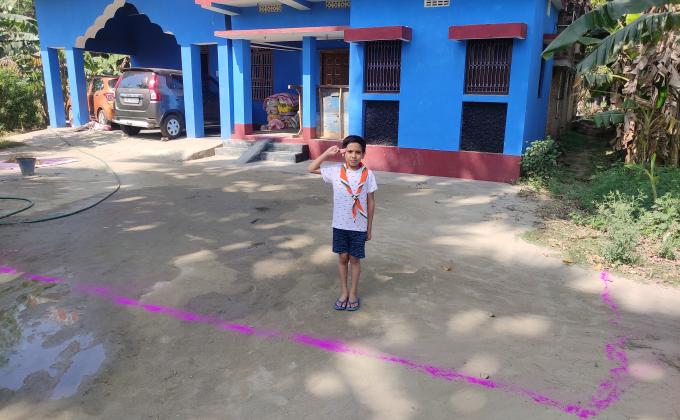 इस रेखा के बाहर न जाएं और ना किसी को अंदर आने दें क्रोना से बचें लॉक डाउन का शत-प्रतिशत करे पालम