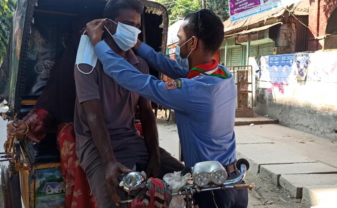 সেবা মুক্ত স্কাউট গ্রুপ এর আয়োজনে মাস্ক বিতরণ