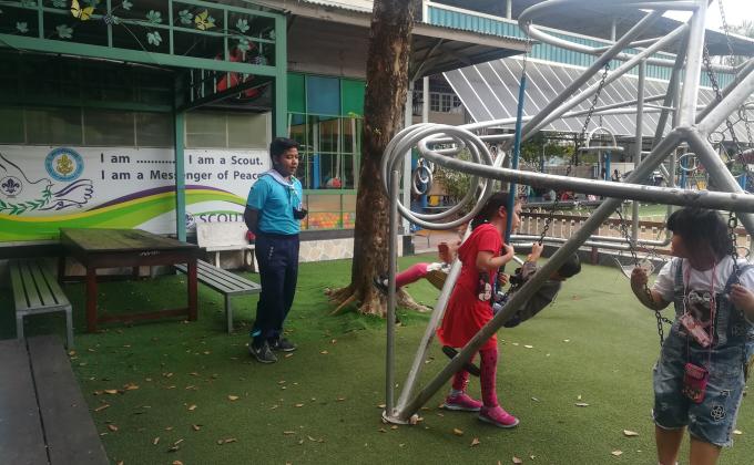 จิตอาสาดูแลนักเรียน