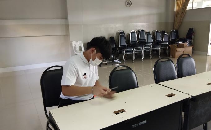 ทำความสะอาดโต๊ะเรียน