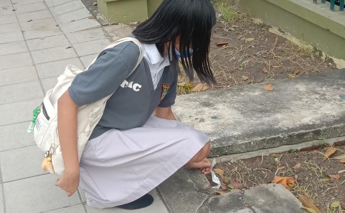 จิตอาสาเก็บขยะหน้าวิลัย