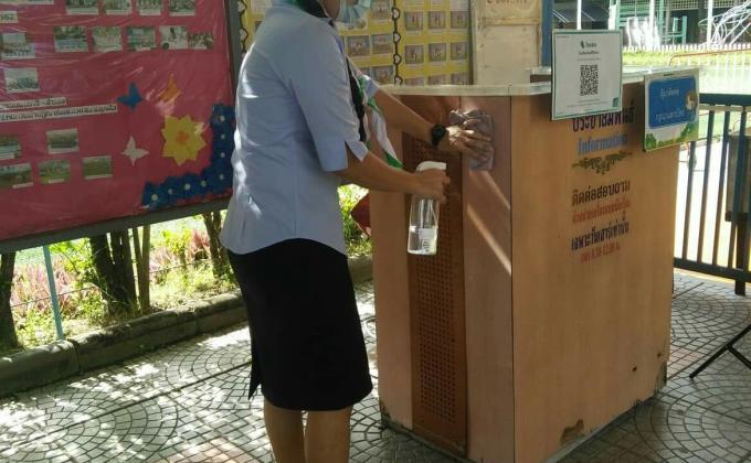 จิตอาสาเช็ดทำความสะอาด