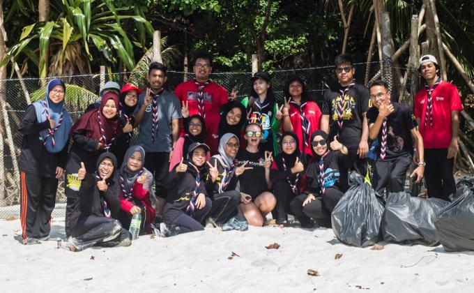 PROGRAM PEMBERSIHAN PANTAI (BEACH CLEANING) DALAM KEM PERDANA (LENCANA PERKHIDMATAN) DI PULAU PERHENTIAN, TERENGGANU