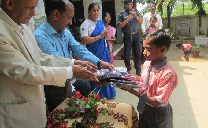 uniform distributes to neddy students
