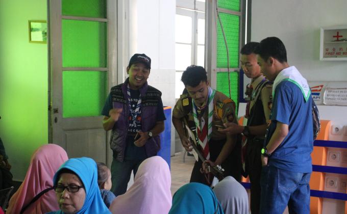 Singing "Perjalanan Damai" in the Railway Station