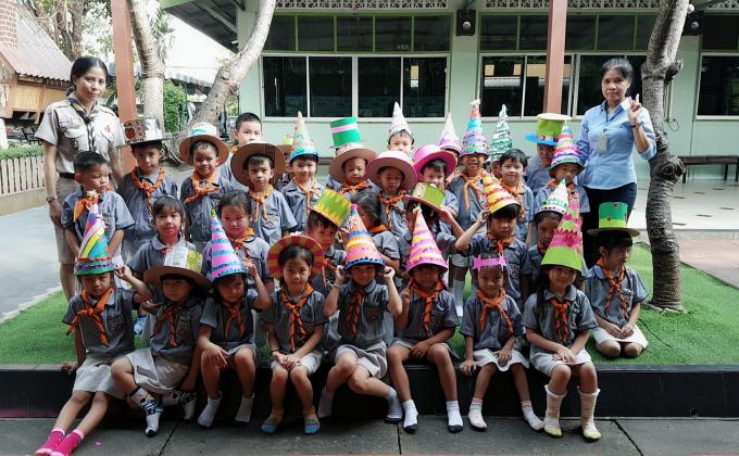 ลูกเสือน้อยประดิษฐ์หมวกแฟนซี