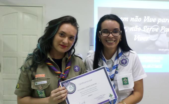 PIONEIRA RECEBE DISTINTIVO DE MENSAGEIRA DA PAZ