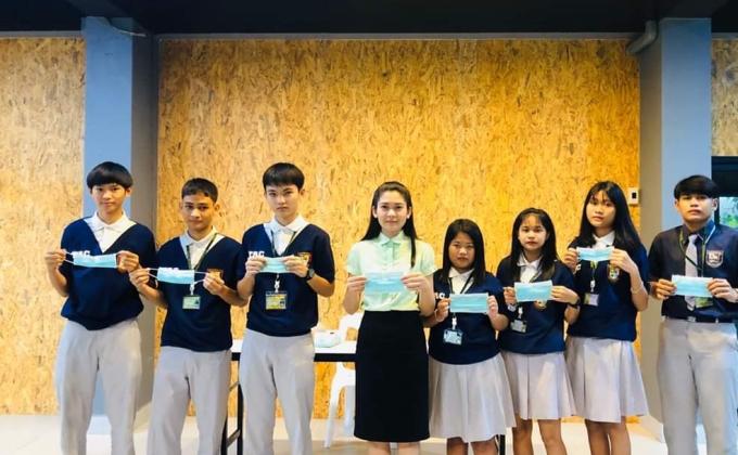 สอนนักเรียนใส่หน้ากากอนามัย